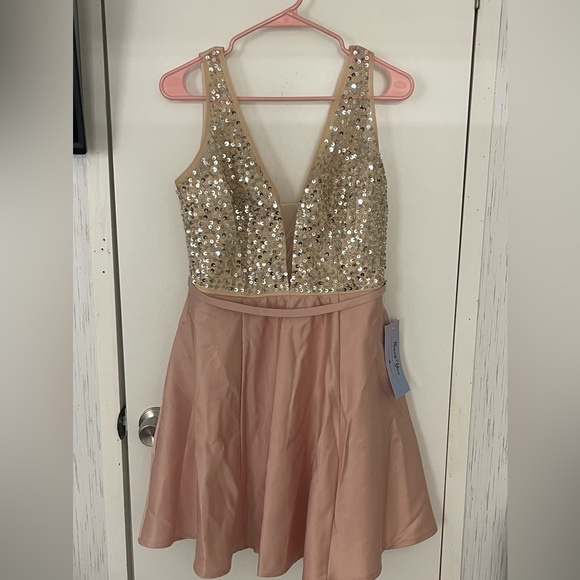 SOLD 🤑Promgril short sequin satin homecoming party dress - Picture 2 of 7